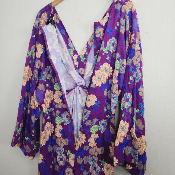 SMYTHE Violet Floral Front Twist Kimono Sleeve Midi Dress - Picture 16 of 16